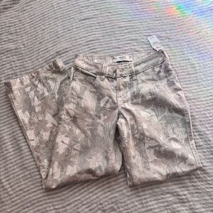 Hollister Women's Camp Gray Straight Leg Jeans NWT